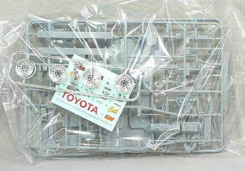 1/24 Hilux Double Cab Lift-Up F9549