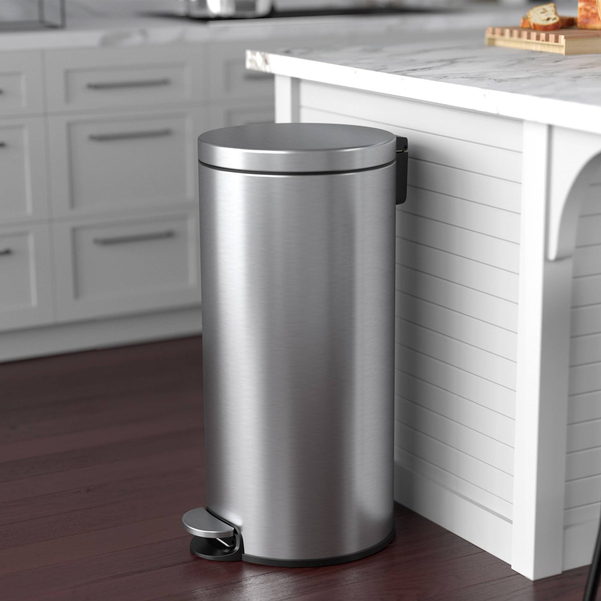 8 Gallon Step Trash Can J909