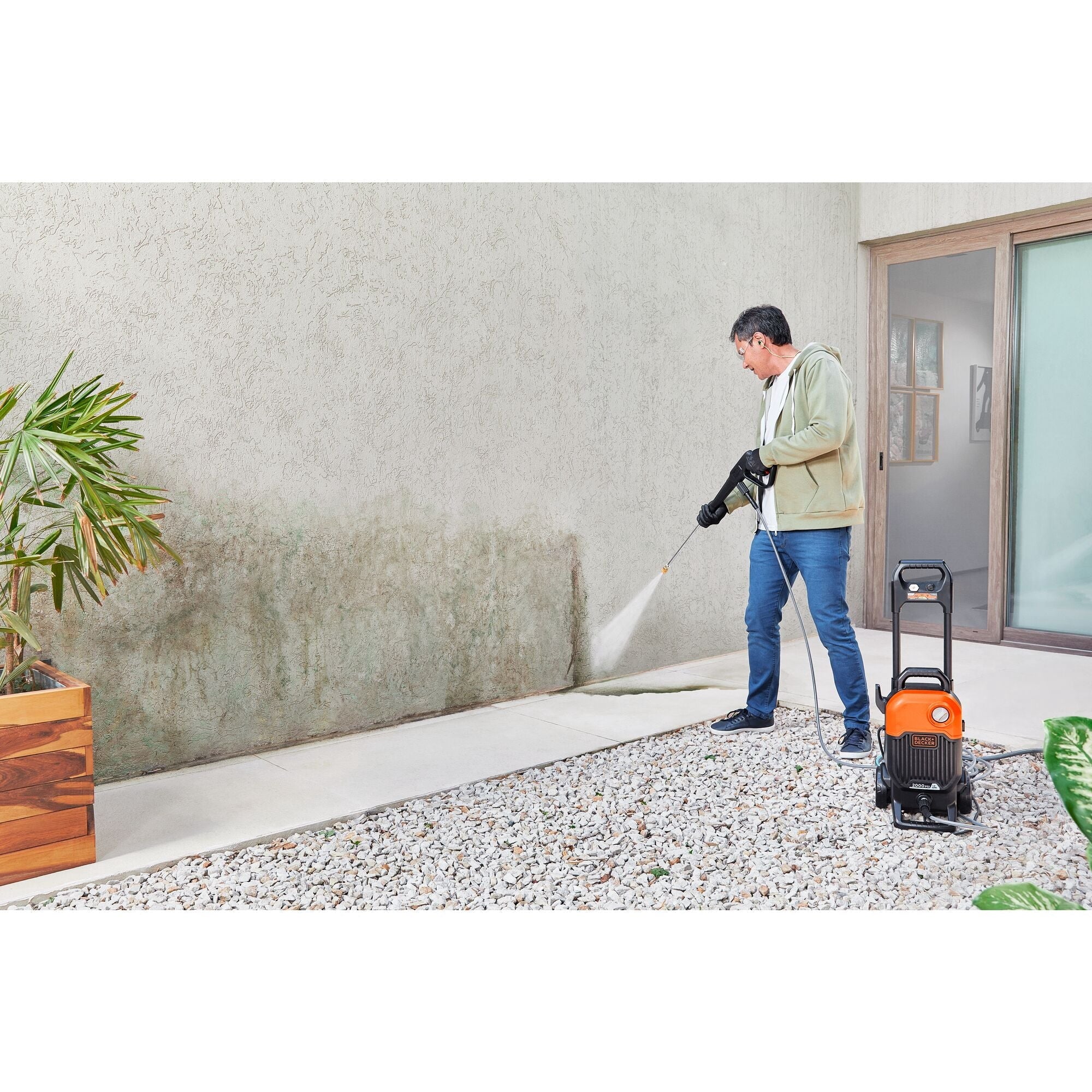 2000 Psi 1.2 Gpm Pressure Washer M2174