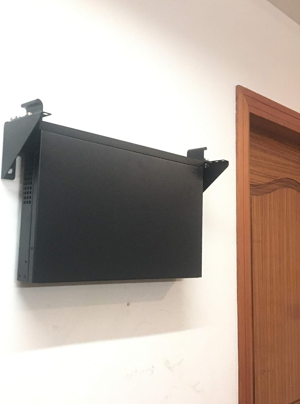 2U Light-Loading Foldable 19 Inches Cold Rolled Steel Vertical Wall Mount Rack P87587