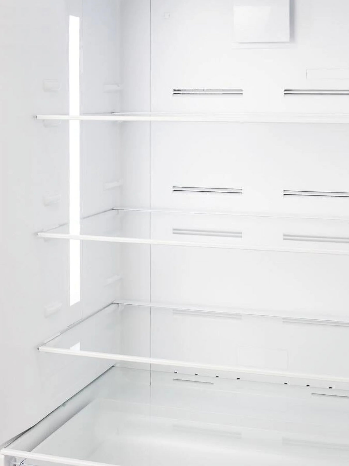 28 Energy Star Bottom Freezer Refrigerator with 16.4 cu. ft. Capacity in Stainless Steel L4572